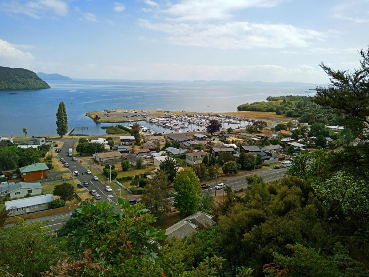 Motuoapa Bay Chalets Туранги Екстериор снимка