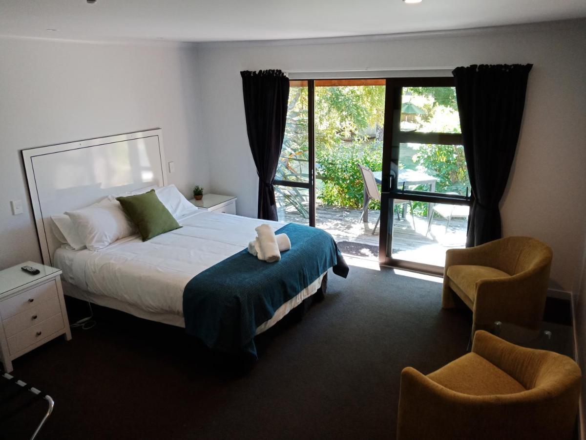 Motuoapa Bay Chalets Туранги Екстериор снимка