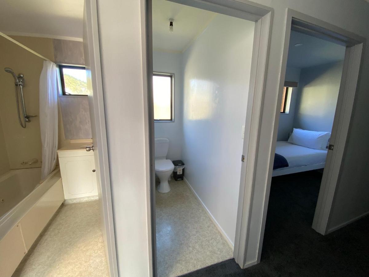 Motuoapa Bay Chalets Туранги Екстериор снимка