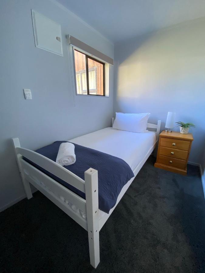 Motuoapa Bay Chalets Туранги Екстериор снимка