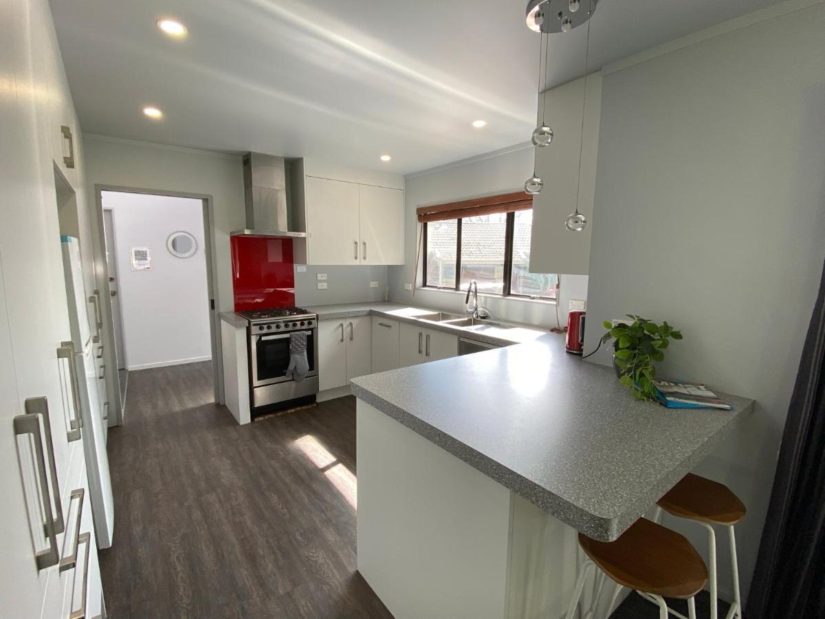 Motuoapa Bay Chalets Туранги Екстериор снимка