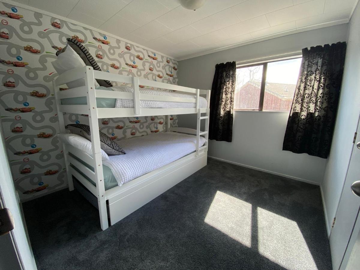 Motuoapa Bay Chalets Туранги Екстериор снимка