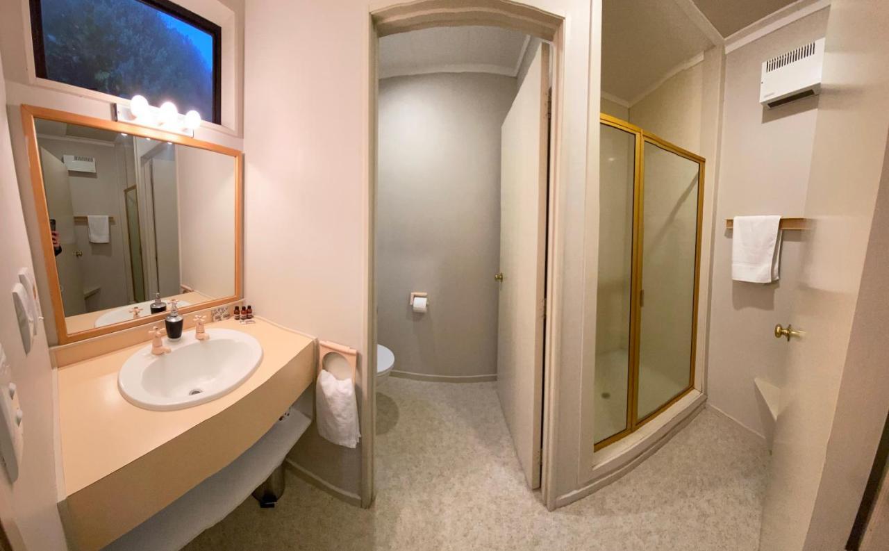 Motuoapa Bay Chalets Туранги Екстериор снимка