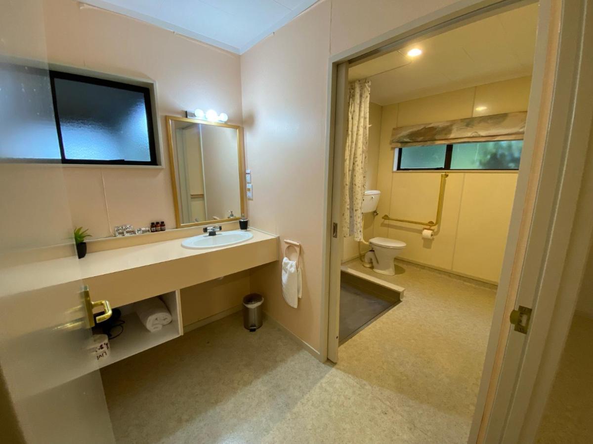 Motuoapa Bay Chalets Туранги Екстериор снимка
